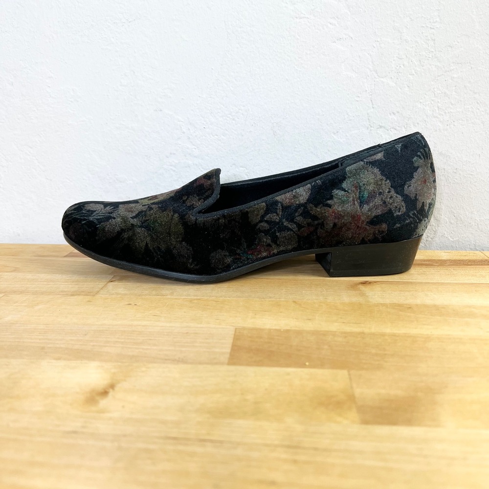 Munro Loafers Slip‎ On Floral Women Size 8.5 Wide Black Velvet Low Block Heel